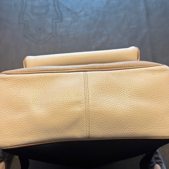 Coach Beige and Cream Women/Men's Backpack In Good Used Condition - Picture 4 of 16